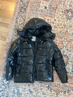 Svart Vinter Jacka - Jätte snygg men kommer inte till användning, i riktigt bra skick 