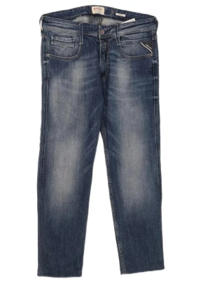 Blå jeans från Replay i storlek W31 L25 - Snygga blå jeans från Replay med slim fit och klassisk femficksdesign. Jeansen har en lätt tvättad look med slitningar framtill och bak, samt detaljerade sömmar på bakfickorna. Tillverkade i bomullsdenim för en bekväm känsla. 