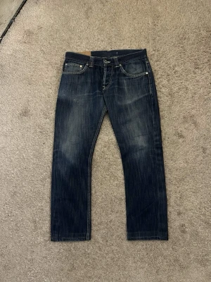 Dondup Jeans - |Dondup Jeans| | Storlek: W32  | Skick: 9/10| Medföljer: inget| Frågor eller funderingar tveka inte på att höra av dig!