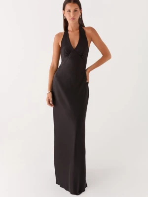 Svart långklänning med knyt i satin - Elegant svart långklänning i satin med djup v-ringning och knyt i nacken samt ryggen. Klänningen har en slimmad passform och öppen rygg, vilket ger en stilren och modern look. Perfekt för dig som vill sticka ut med en tidlös och chic stil. Funkar för S-L. Ner till marken på mig som är 173