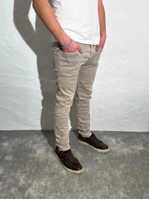 Replay jeans  - Ett par snygga jeans från Replay i storlek W33 L32 i modellen Anbbas hyperflex 
