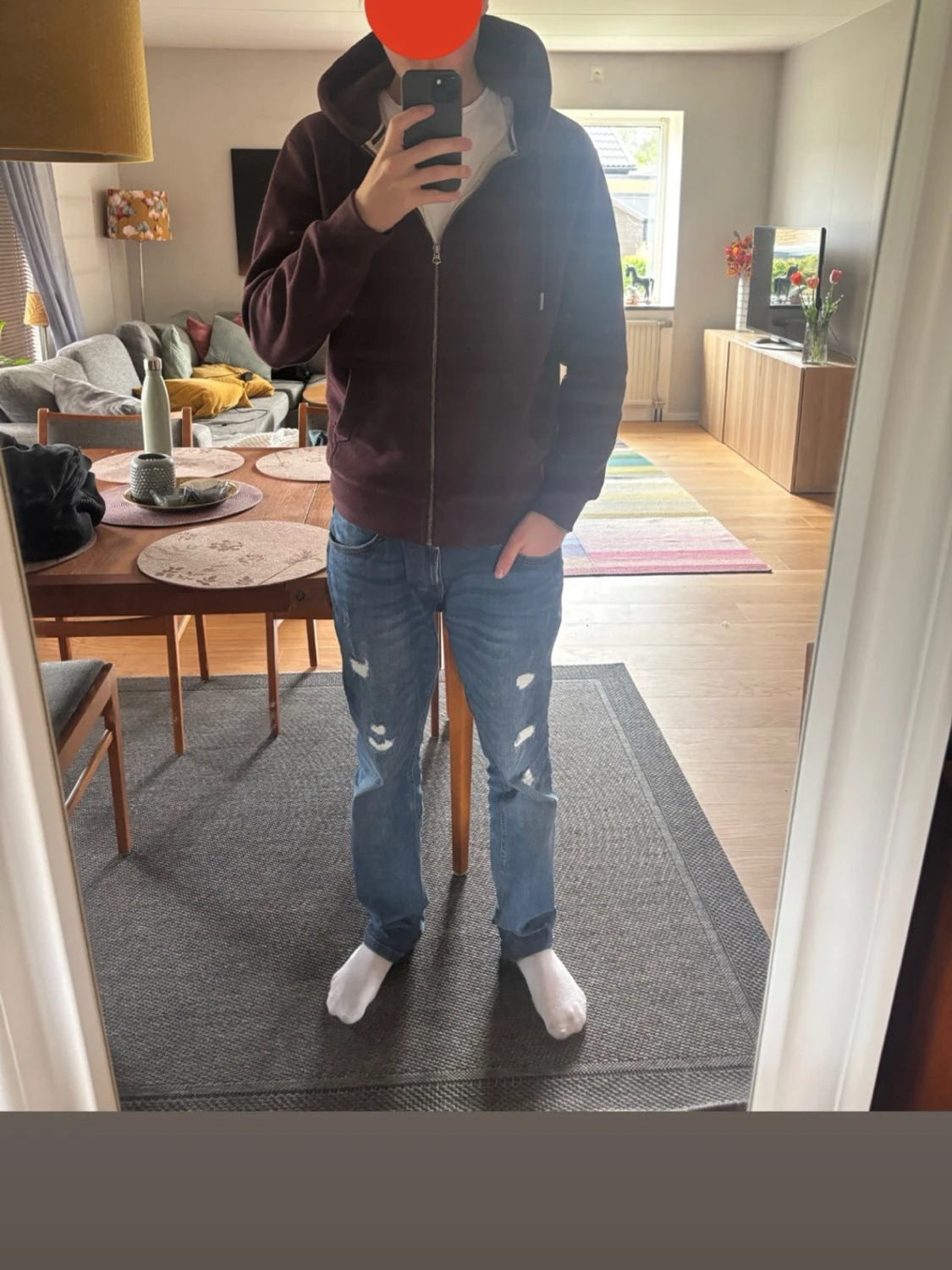 Vinröd hoodie från Superdry
