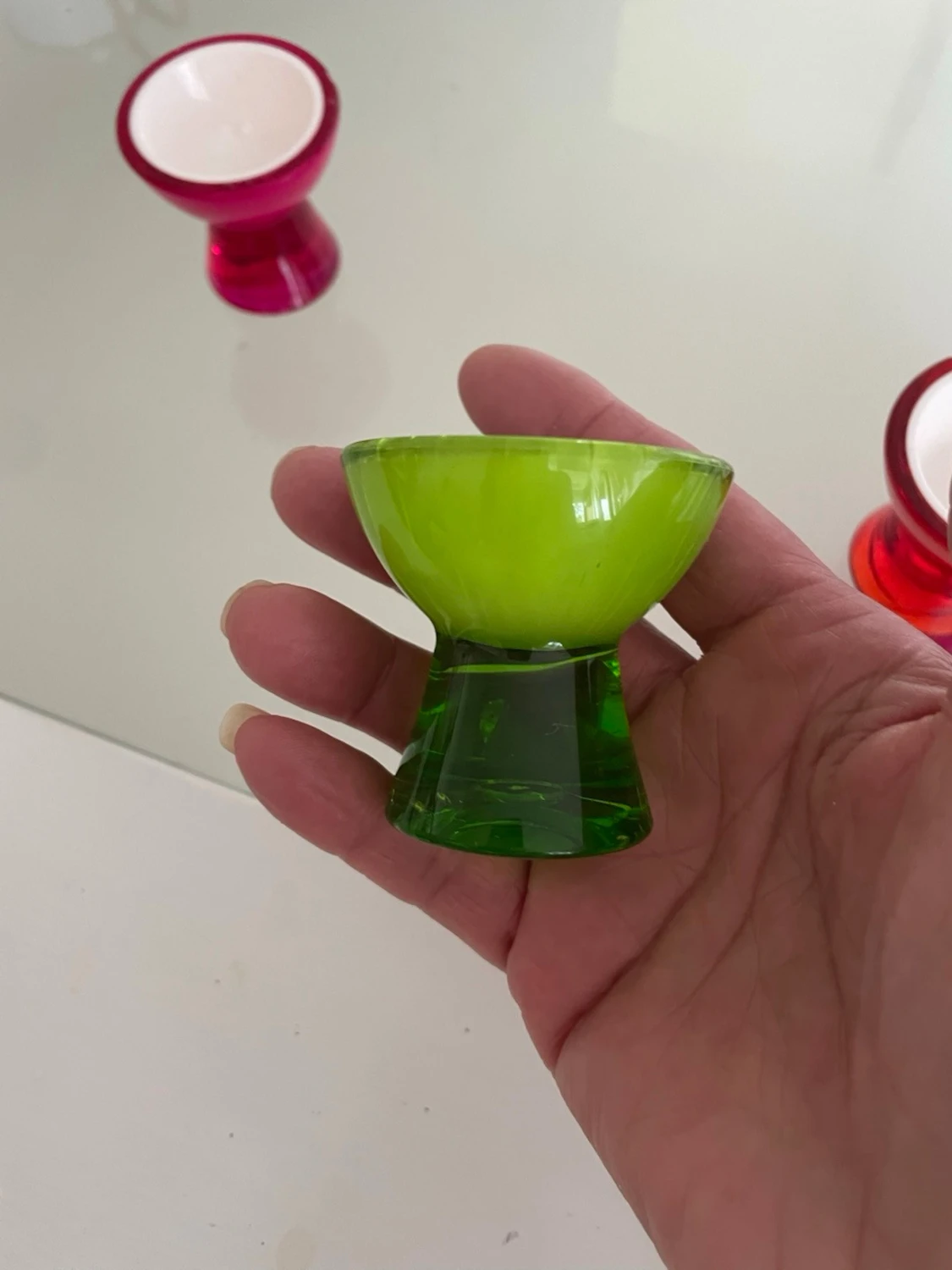 Färgglada äggkoppar i plast  - 2