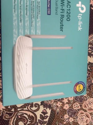 TP-Link Archer C50 Wi-Fi Router - Säljer en TP-Link Archer C50 AC1200 Dual Band Wi-Fi-router. Routern är vit med fyra antenner och har en stilren, rektangulär form. Perfekt för snabbt och stabilt internet hemma. Levereras i originalförpackning. Helt ny skick, har köpt men använde inte