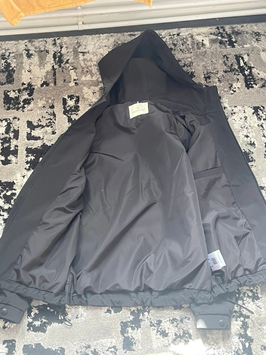 Svart Moncler vindjacka med huva - 2