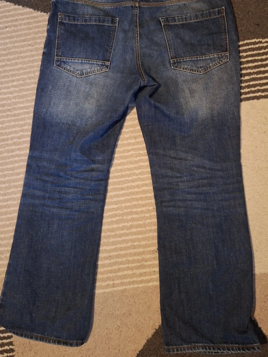 Blå bootcut jeans  - 1