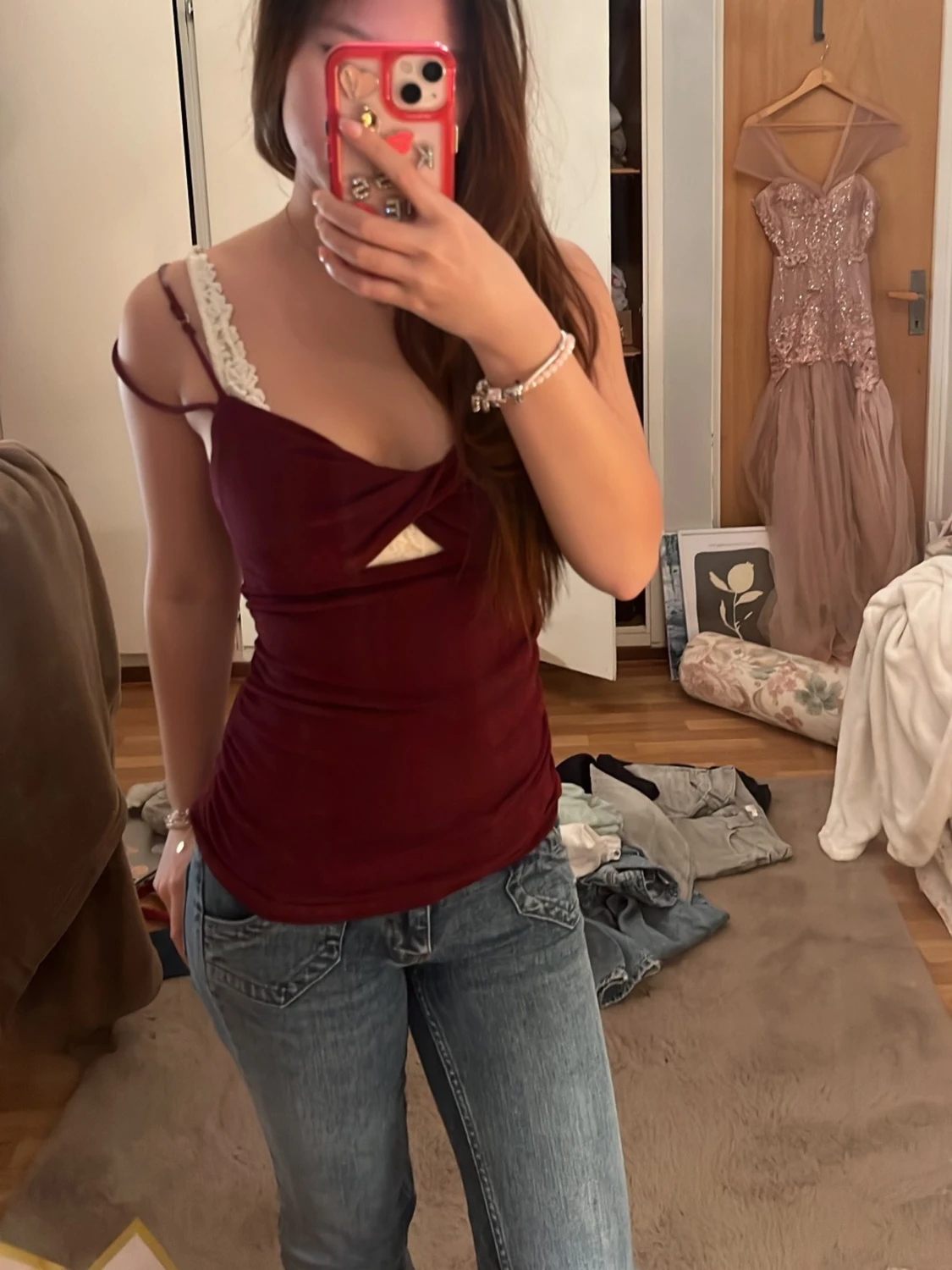 Vinröd omlott linnetopp med cut-out