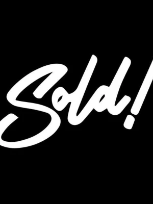 Olivgrön Moncler cardigan  -  moncler cardigan i mycket bra skick samt super bra kvalitet. Andvänd vid ett tillfälle och är nästan helt ny. Vid frågor/funderingar hör gärna av er. Pris kan diskuteras vid snabb affär