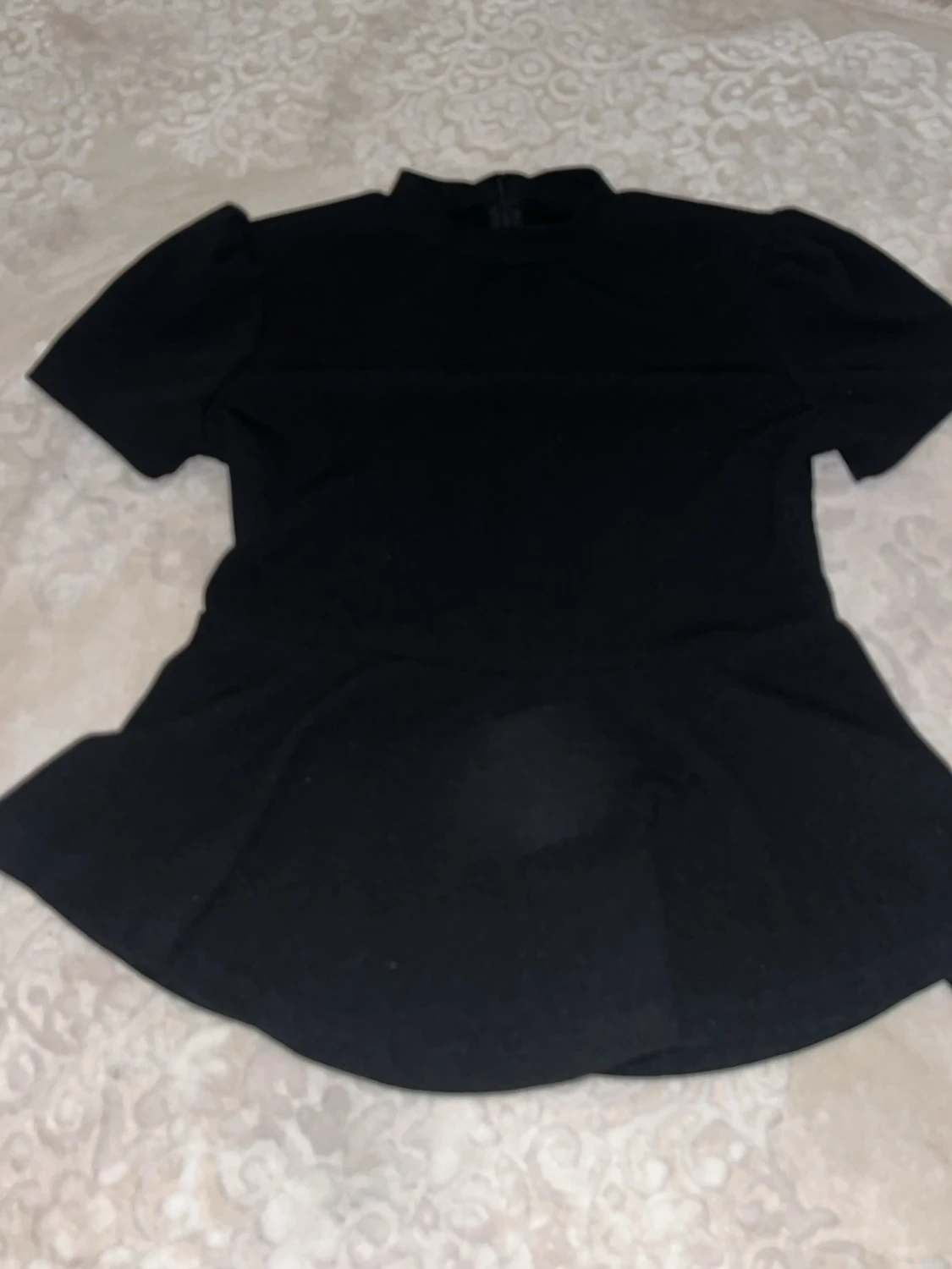 Svart peplumtop med puffärm - 1