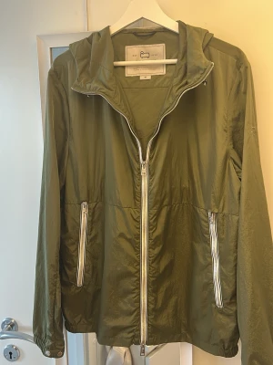 Woolrich Jacka - Windbreaker jacka Woolrich Storlek M, fint skick använd ett fåtal gånger. Inga defekter. 