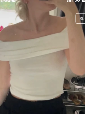Off shoulder topp - Supersöt off shoulder topp som aldrig kommit till användning. Storlek S. Superfint skick 