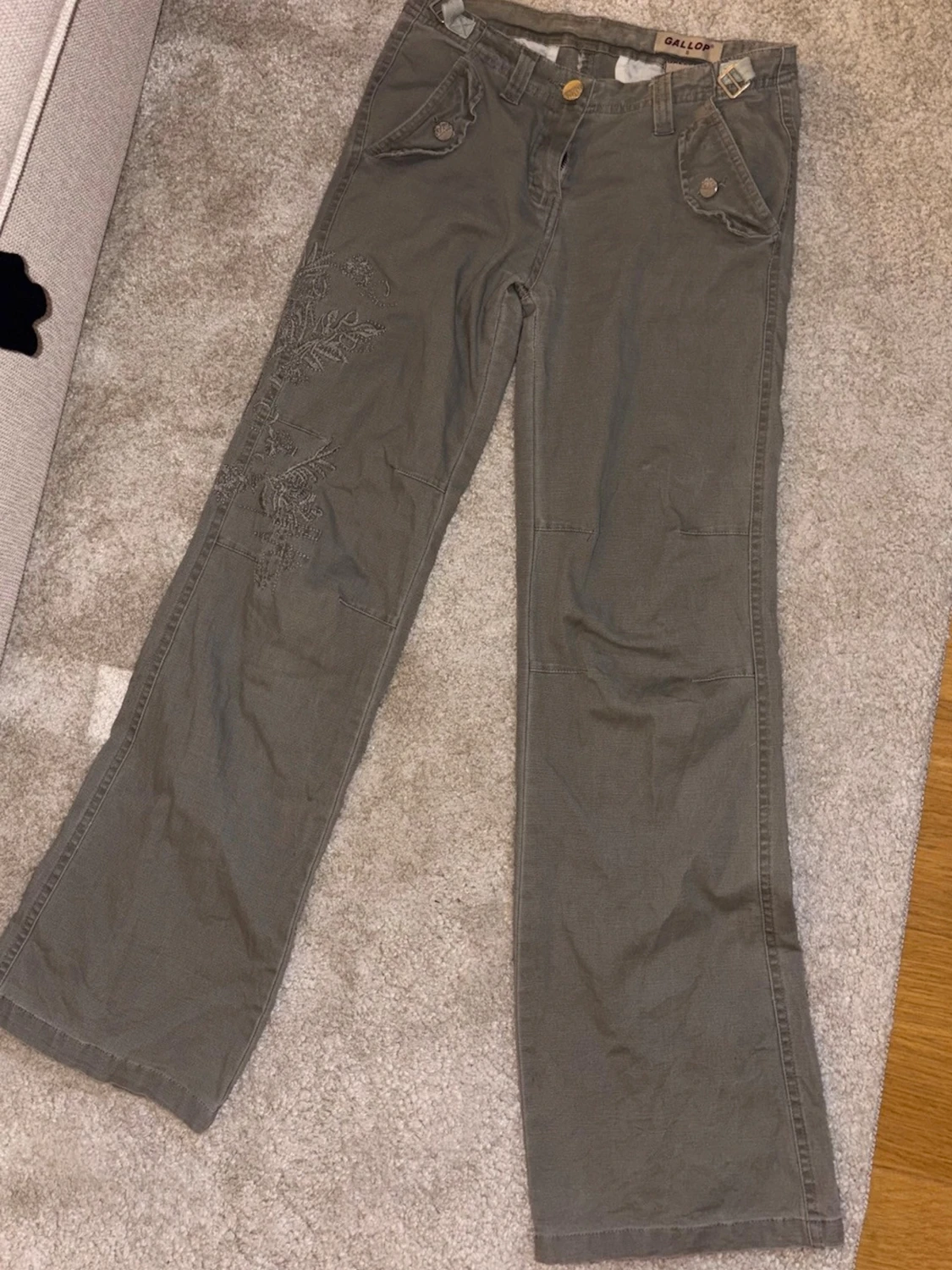 Low waist broderade jeans från Gallop