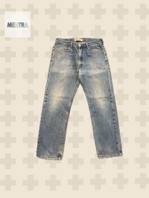 Vintage Levi’s(Washed) 90’s Straight fit  - (33,30) Straight fit denim. Vintage Levi’s from the 90’s. Incredible wash and colour. Fades all over the jeans and small damages that adds to the denims personality. Message if you have any questions!!!              Measurements: waist:42 length:102cm Legopening:21cm