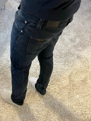 Nudie jeans Grim Tim - Nudie Jeans | skick 9/10 | Storlek 32/34 | Pris - 549kr | Modellen är ca 180cm lång | Hör av dig vid minsta fråga eller fundering!!