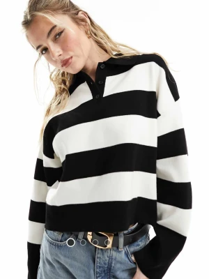 Svartvit randig croppad polotopp MANGO - Trendig croppad polotopp från Mango med breda svarta och vita ränder. Toppen har lång ärm, krage och knappar vid halsen. Perfekt till jeans för en cool och avslappnad look. Nästan helt nytt, använt en gång. Storlek XS