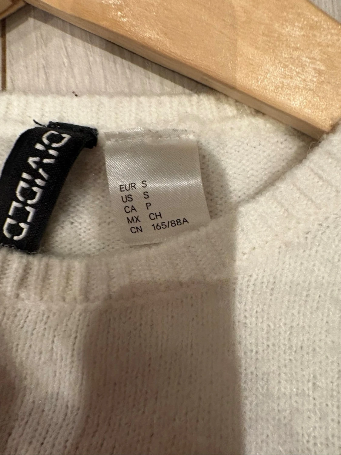 Vit stickad t-shirt från H&M - 2