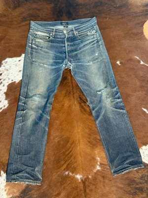 APC Selvage BootLeg - Tjena! Säljer dessa otroligt snygga APC Selvage bootcut, storlek 33, hör av dig vid funderingar!🙌