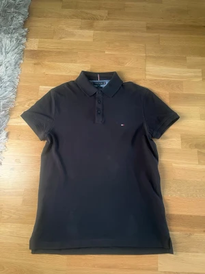 Tommy Hilfiger Pike - Snygg och Fräsch Pike. Inga defekter. Skriv för fler frågor!