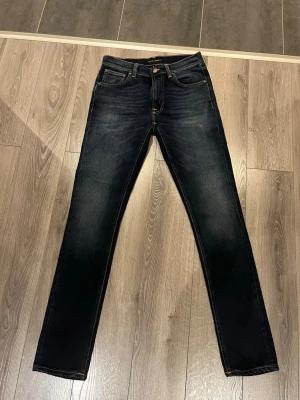 Nudie jeans  - Tjena säljer denna tvär snygga och helt nya nudie. Jeansen  har en tvär snygg design och är perfekt nu inför sommaren. Skriv gärna vid intresse! 