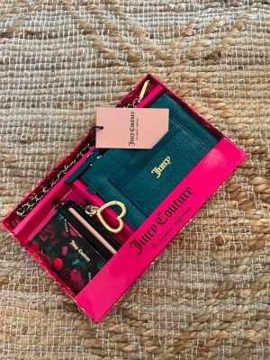 Juicy Couture set - Korthållare+ mindre väska/ plånbok💕