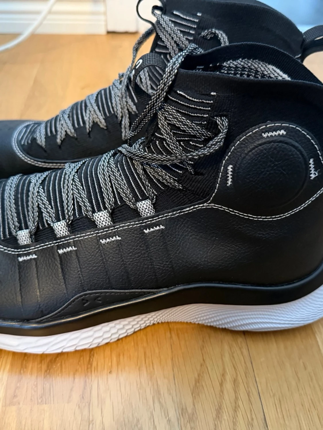 Svarta högskaftade sneakers från Under Armour  - 3