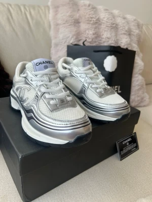 Chanel Sneakers - Använt 3 gånger, utmärkt skick!