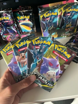 Pokémon Sun & Moon Team Up boosterpack - Flera öppnade sun & Moon packs.1pack=89kr.  5packs=399kr.           10packs= 600kr.     Alla packs = 1300Har flera stycken så säg bara hur många du vill ha så kommer jag upp med ett pris har ca 30 packs 