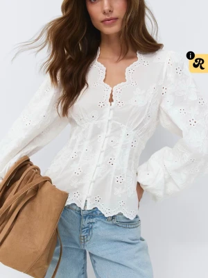 Ballon sleeve blus från Gina Tricot  - En superfin och trendig vit blus från Gina Tricot! Aldrig använd och har prislapp kvar! Köpt för 460kr🩵 