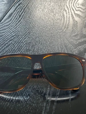 Ray-Ban Wayfarer brunmelerade solglasögon - KÖP SKER VIA BRING! (Bor nära fraktombudet)