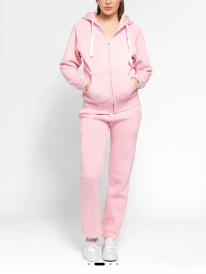 Ljusrosa russemerch sätt  - Säljer detta ljusrosa russemerch sätt då jag tyvärr inte använder det längre. Lite nopprigt på insidan men annars jätte skönt och bra kvalitet. Både byxorna och tröjan är i storlek xxs