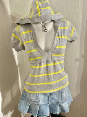 Short sleeved hoodie  - Passar M