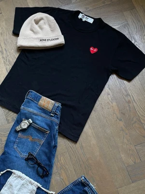 Cdg t shirt  - Mycket bra skick , storlek M. Comme des Garçons