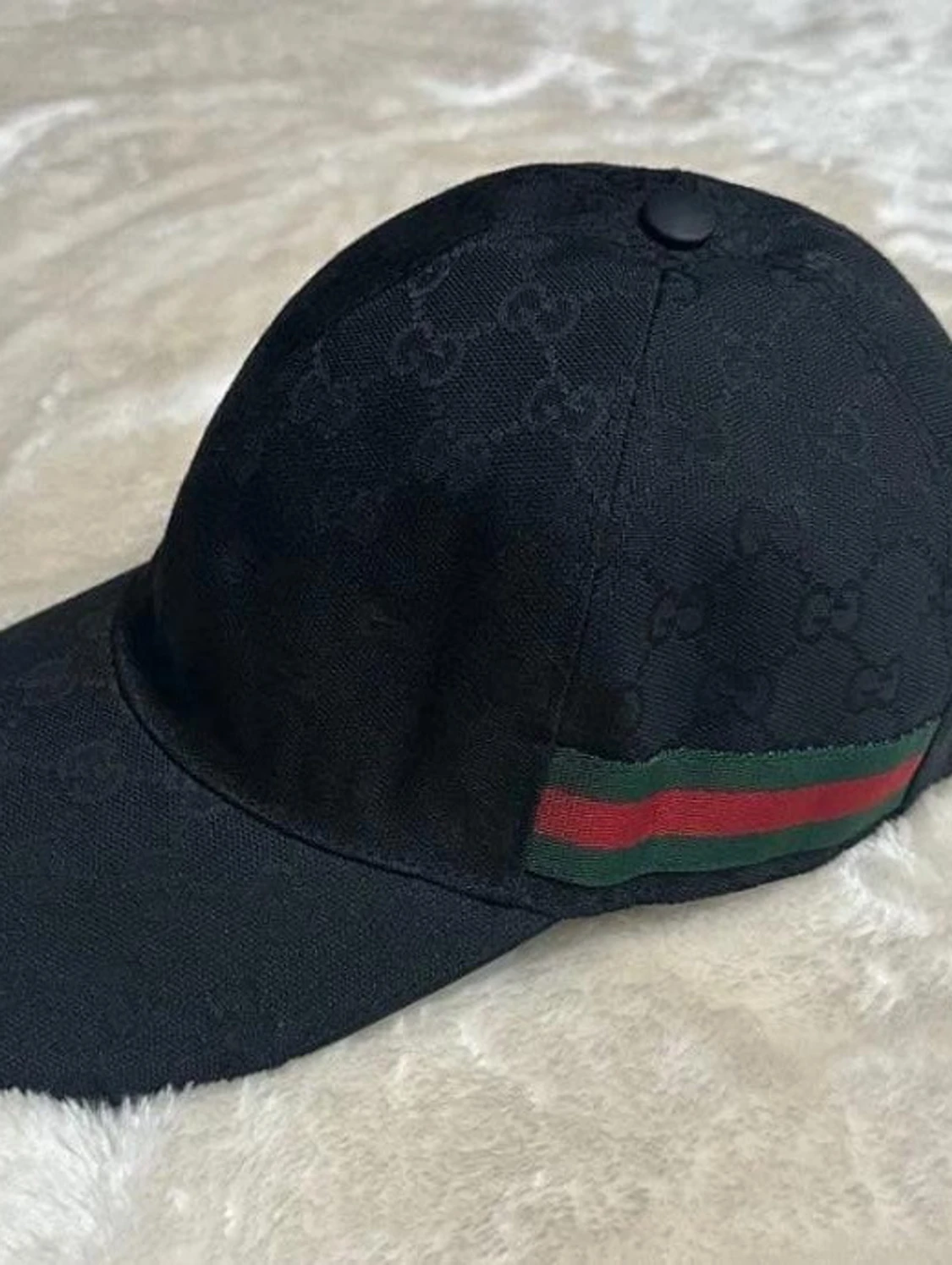 Svart keps från Gucci med GG-mönster