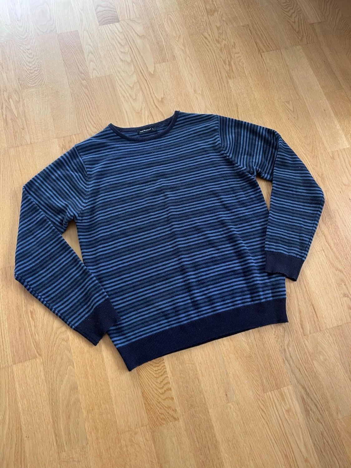 Randig stickad tröja - 1