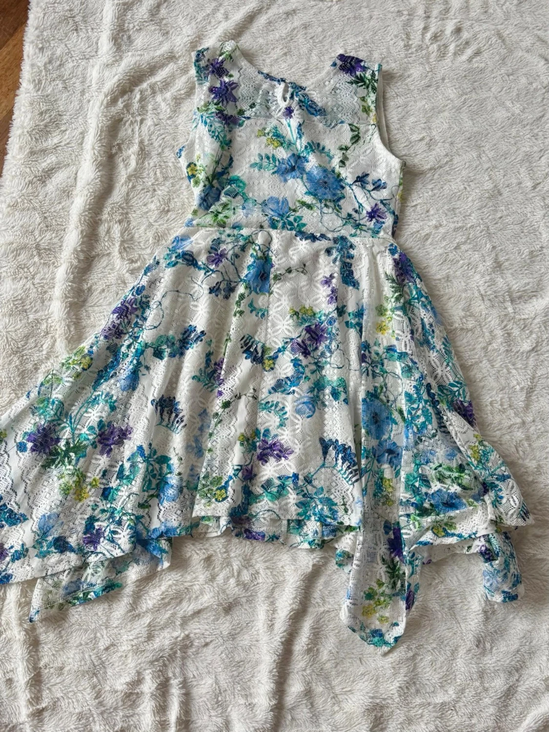 Vit blommig spetsklänning - 1