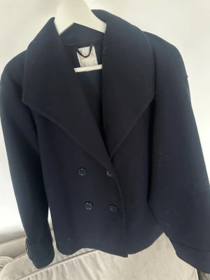 Vår jacka - Jätte fin kappa från Gina Tricot som passar till våren och hösten. Säljs inte längre❤️Inga defekter