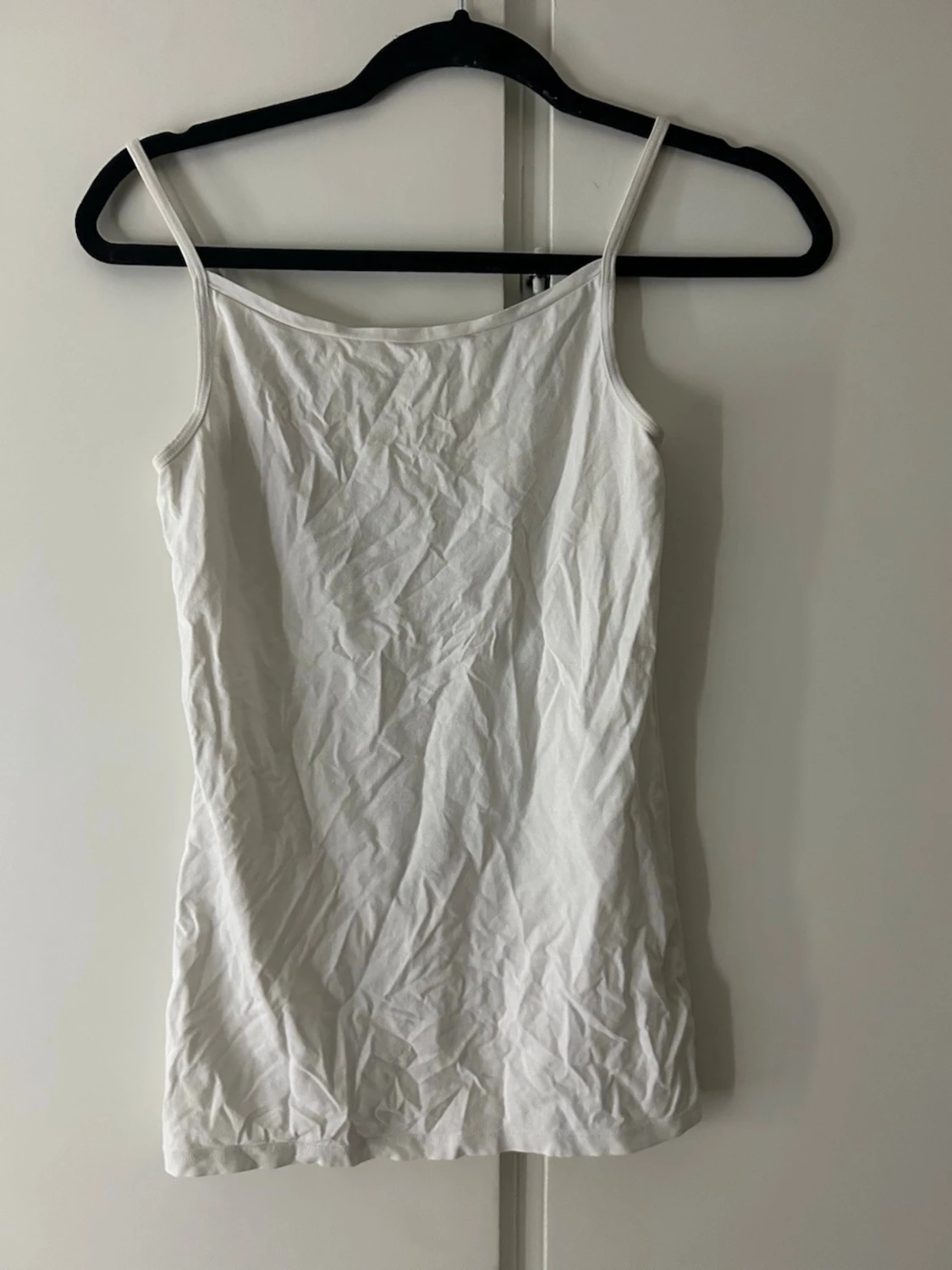 Vit linnetopp med smala axelband - 1