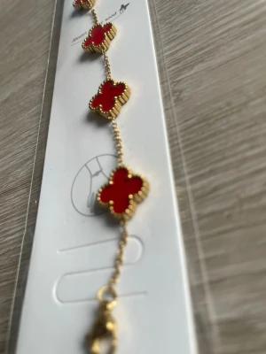 Armband Van Kleef - Van Kleef Armband med röda detaljer