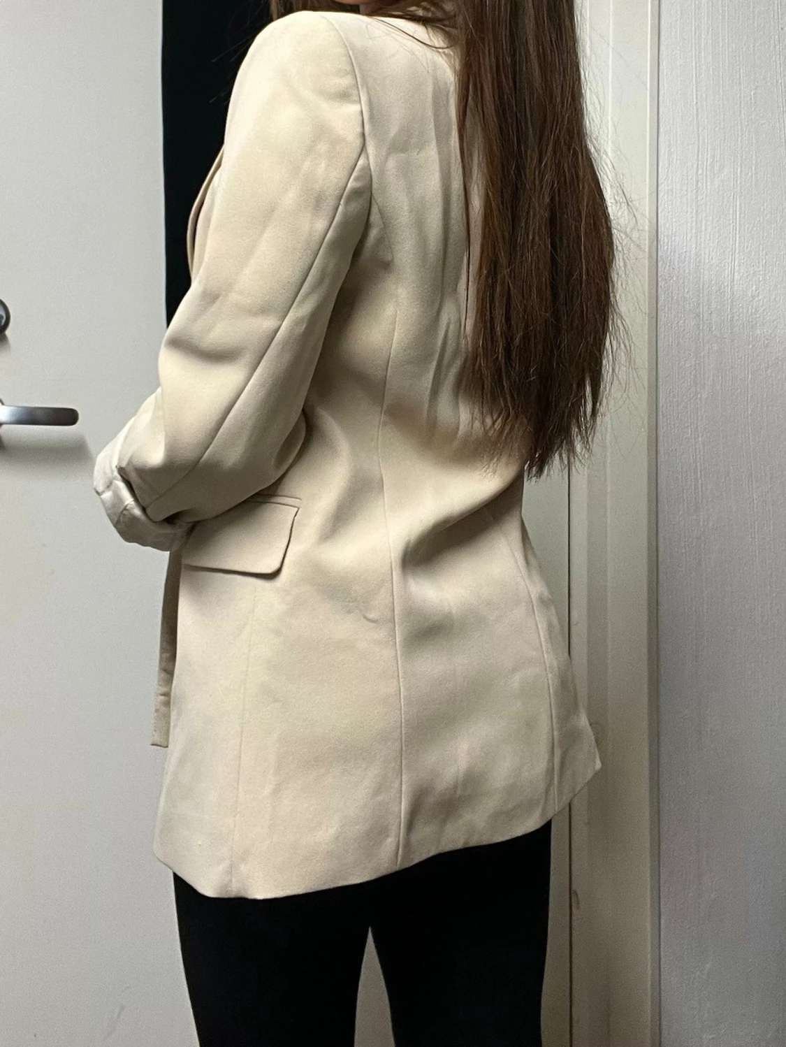 Beige oversized kavaj med stora knappar - 2