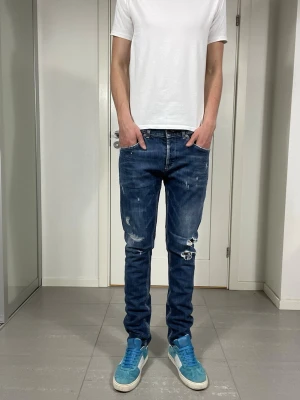 Dondup George Jeans - Säljer nu dessa Dondup George Jeans med snygg tvätt och slitningar i populär design, skriv för fler bilder/frågor🙌🏼