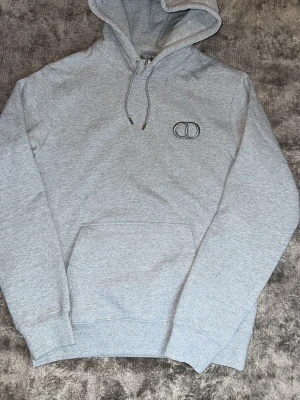 Dior hoodie - Storlek M. Kan gå ner med priset mkt