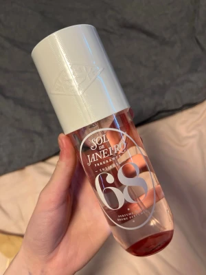 Sol de Janeiro Cheirosa 68 parfym - Sol de Janeiro Cheirosa 68 helt oöppnad med plasten kvar