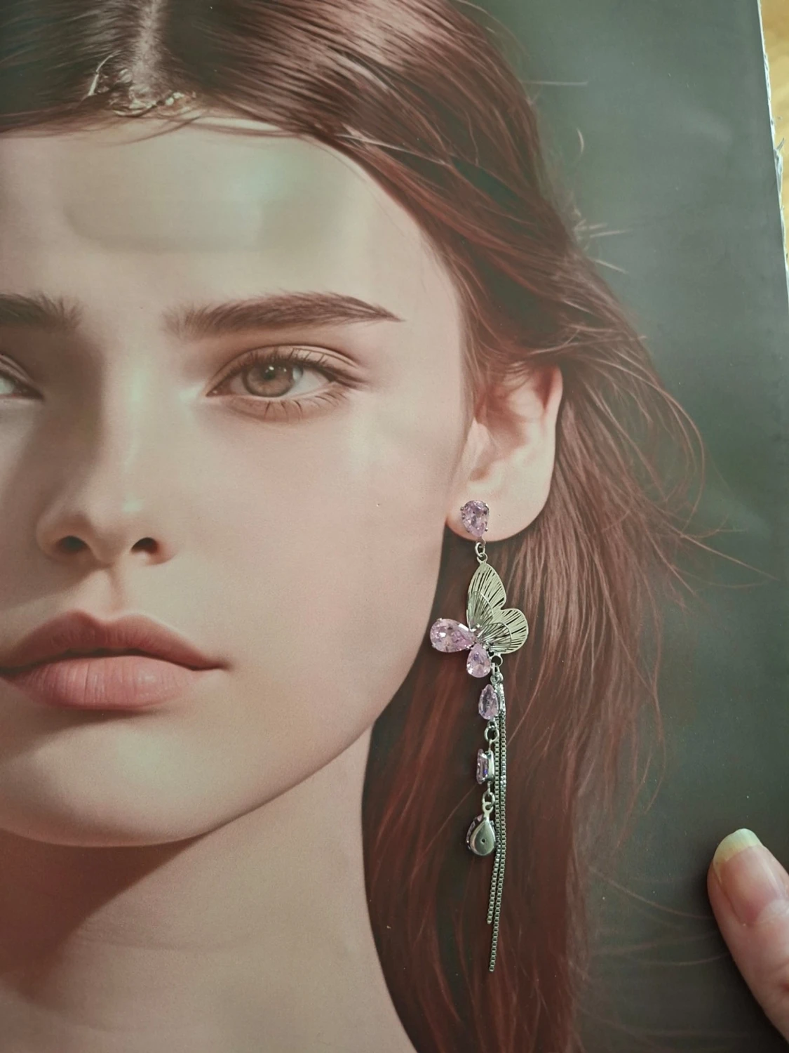 Silvriga örhängen med fjärilar och lila stenar - 1