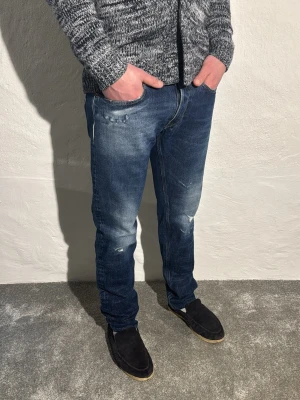 Replay jeans  - Ett par riktigt snygga jeans från Replay i storlek W33 L30 i modellen Ronas