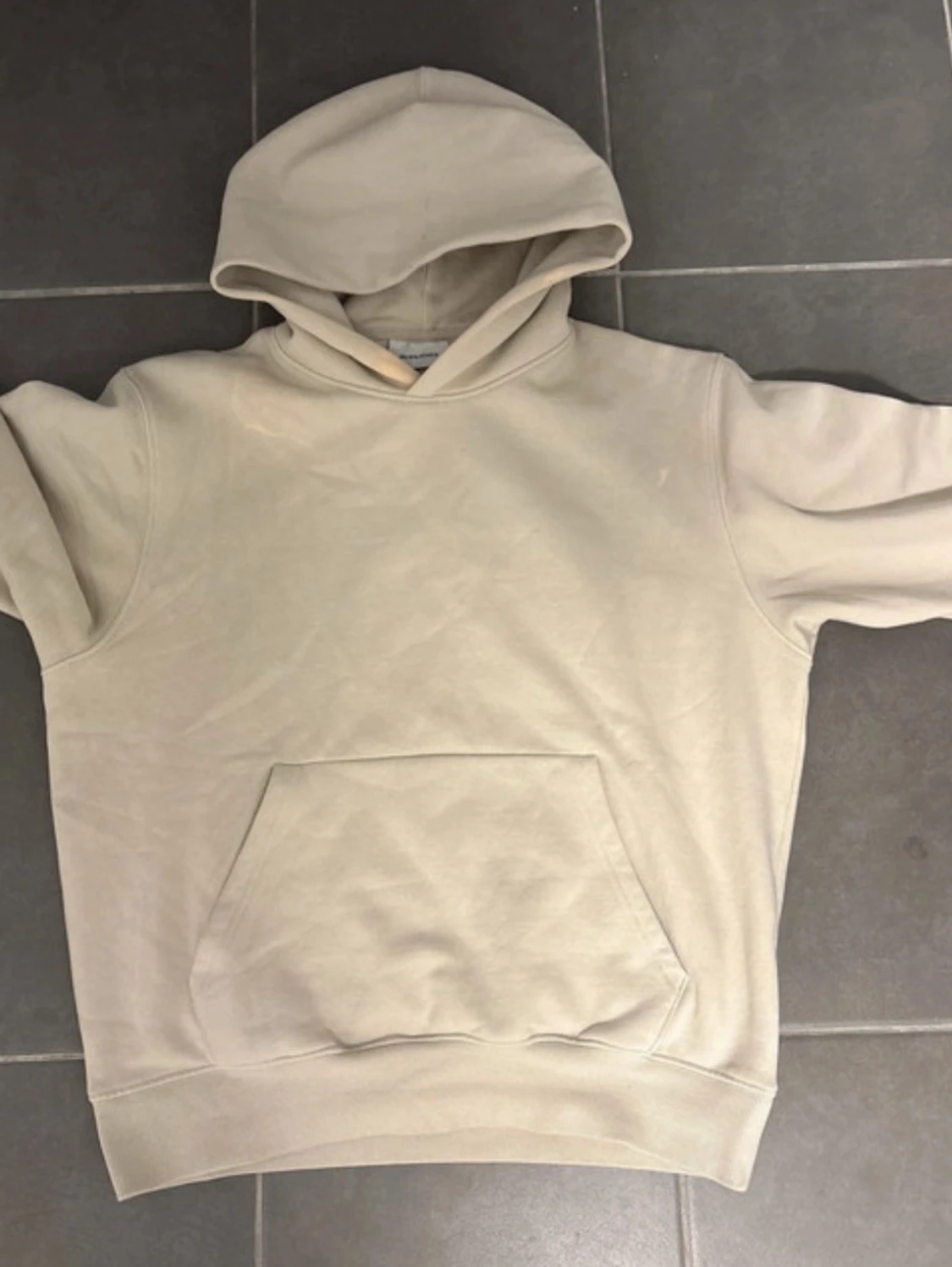 Beige hoodie med magficka - 1