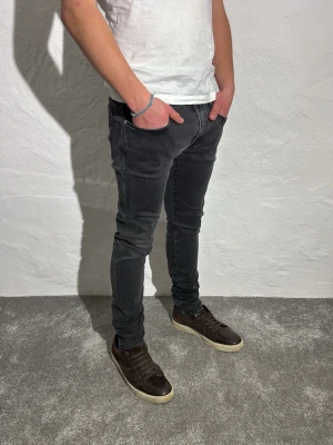 Replay jeans  - Ett par snygga jeans från Replay i storlek W34 L32 i modellen Anbbas 