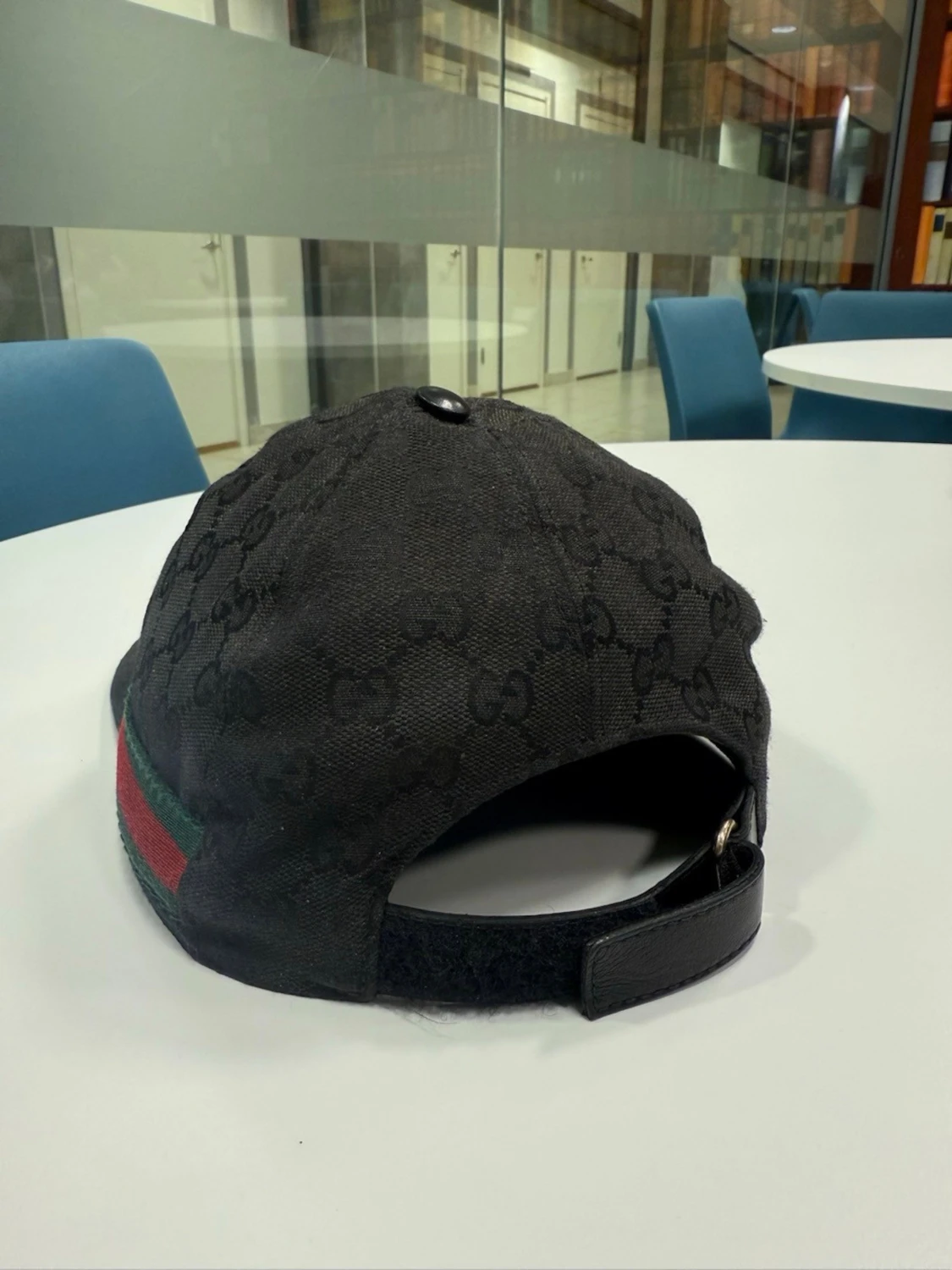 Svart keps från Gucci med GG-mönster - 2