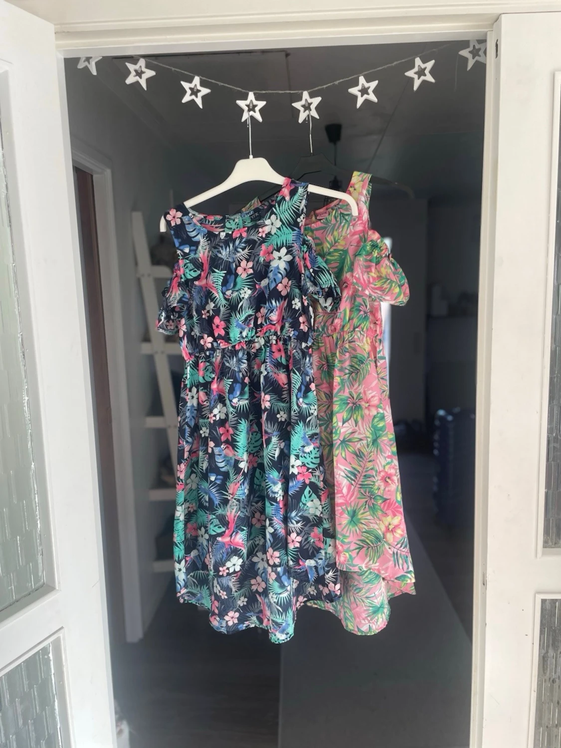 Två fina sommarklänningar