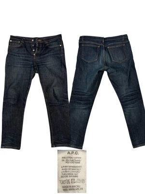 A.P.C. Faded Jeans - A.P.C Jeans som är fadeade, har även en grym fadeing potential!!!👖 Storlek: 31 Mått 📐  Längd: 97cm Höftbredd: 42cm Benöppnings mått: 18cm Hör av dig vid fundering!!