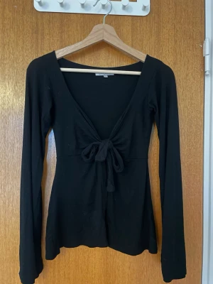 Design by Si topp - Jättefin topp från Design by Si med knytning i storlek xs/s
